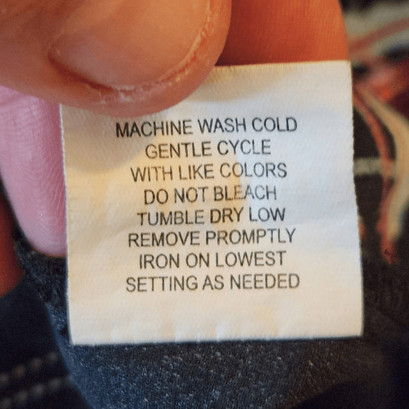 NY Collection Floral on Black Blouse with Back Cutout Size 1X (4190) - Picture 6 of 6